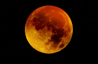 Roter Mond bei totaler Mondfinsternis